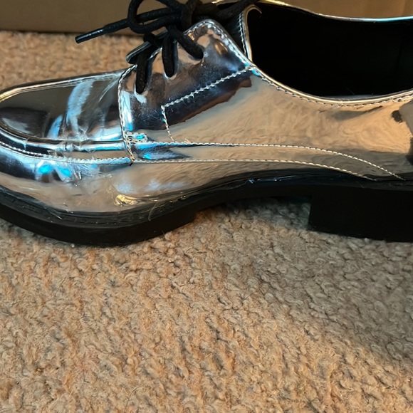 Sliver Mettallic oxfords - Picture 5 of 10